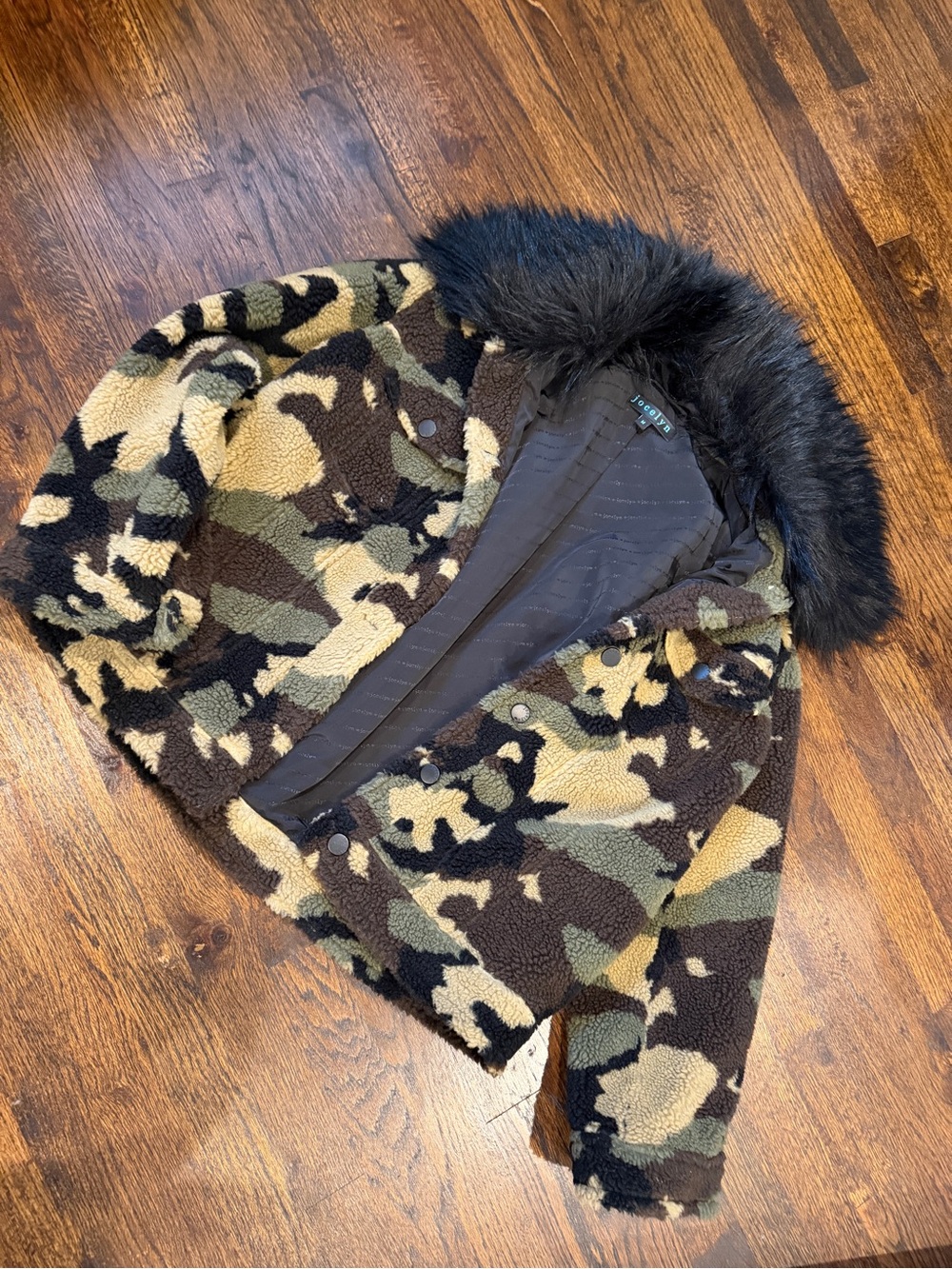 Jocelyn women’s Camo Sherpa Bomber Jacket with removable Faux Fur Hood. Like new